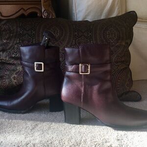 KAREN SCOTT; Ankle Boots w Heel; Genuine Merlot Leather; Size 7M